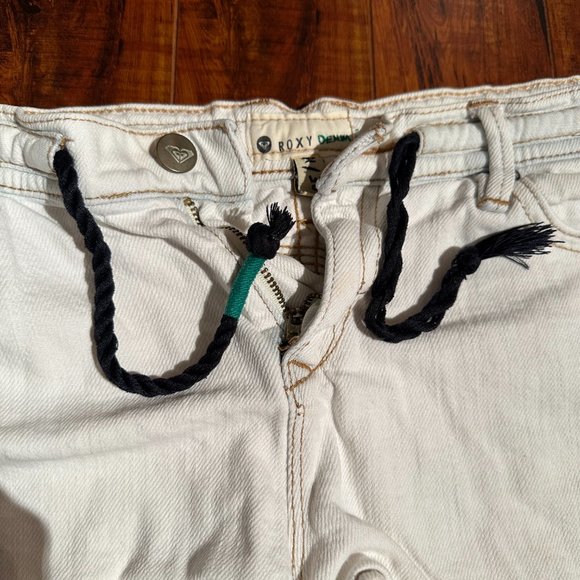 Roxy White Denim Shorts - Size 30 - Picture 3 of 4